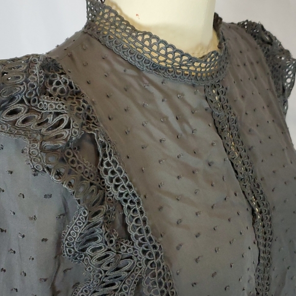 Entro usa, M, gray modern does vintage lace top - Picture 3 of 8